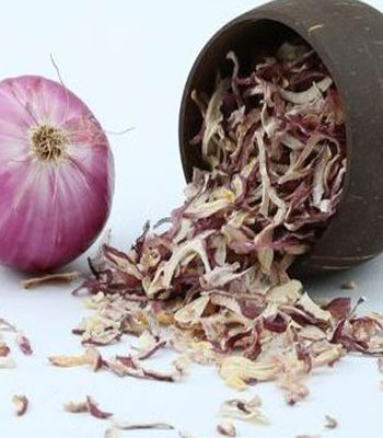 red onion flakes